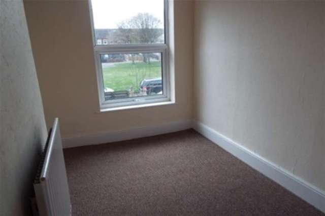  Image of 2 bedroom Terraced house to rent in Cemetery Road Normanton WF6 at Normanton, WF6 2EW