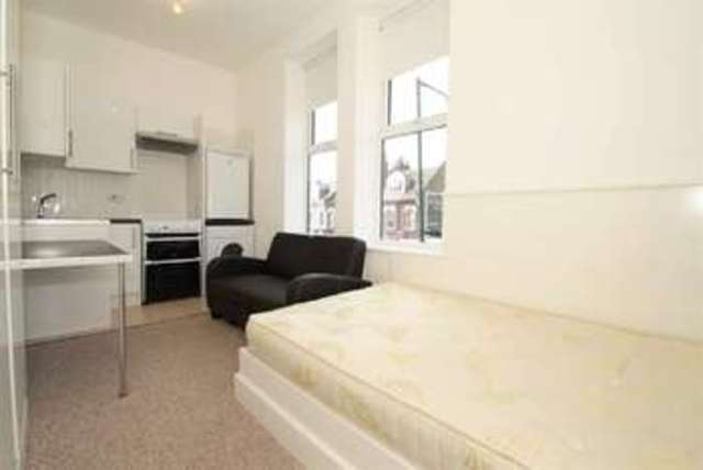  Image of Studio flat to rent in Chamberlayne Road London NW10 at Chamberlayne Road Kensal Rise Kensal Rise, NW10 3ND