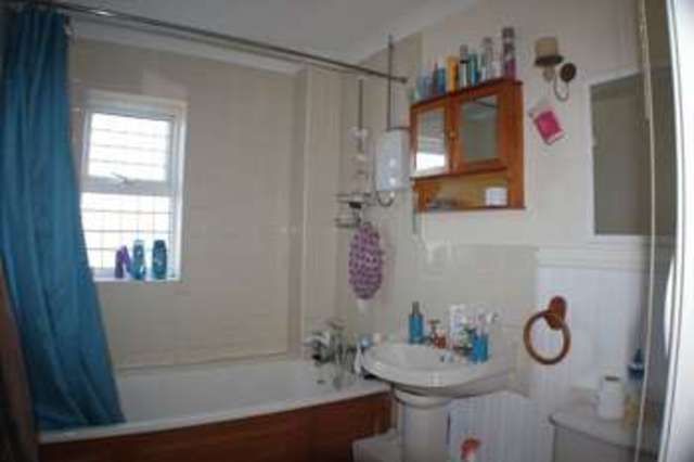  Image of 2 bedroom Detached house to rent in Chilcombe Way Lower Earley Reading RG6 at Chilcombe Way Lower Earley Reading, RG6 3DD