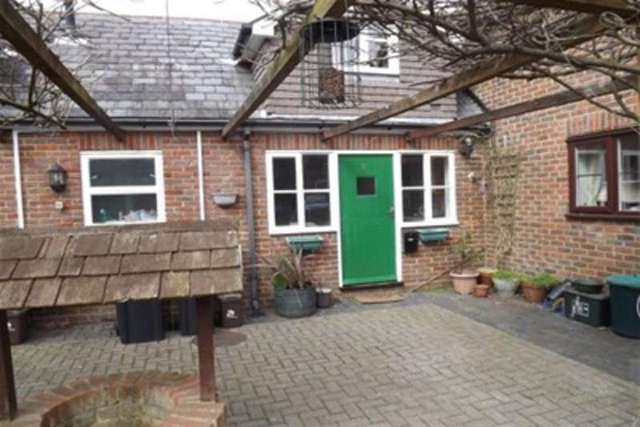  Image of 1 bedroom Chalet to rent in Riverdale Lane Christchurch BH23 at Christchurch, BH23 1RL