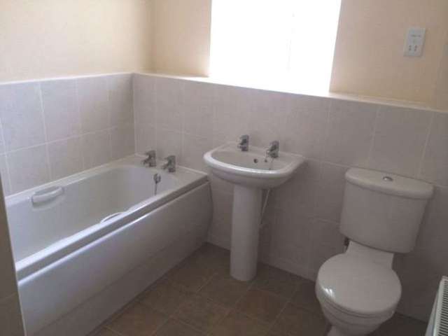  Image of 2 bedroom Flat to rent in Church Gardens Middlestown Wakefield WF4 at Middlestown Wakefield Middlestown, WF4 4FD