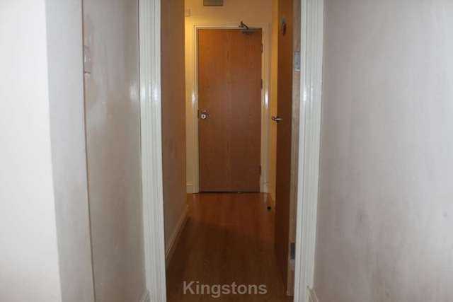  Image of 1 bedroom Flat to rent in City Road Roath Cardiff CF24 at City Rd Roath Cardiff, CF24 3JE