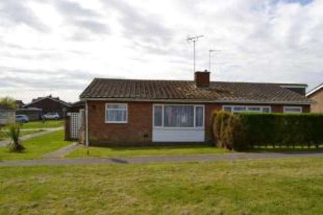  Image of 2 bedroom Bungalow for sale in Robinsdale Clacton-on-Sea CO15 at Clacton-on-Sea Essex Great Clacton, CO15 4JP