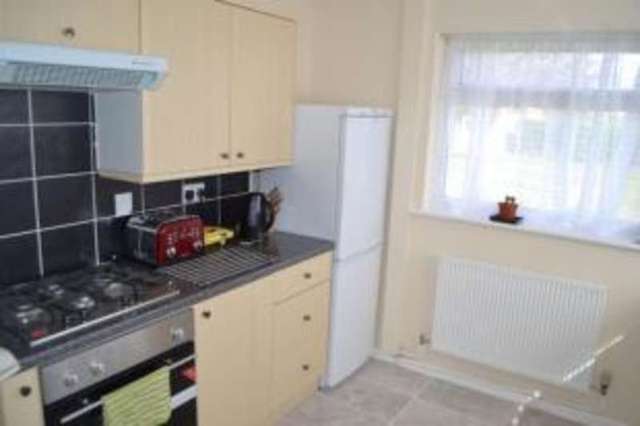  Image of 2 bedroom Bungalow for sale in Robinsdale Clacton-on-Sea CO15 at Clacton-on-Sea Essex Great Clacton, CO15 4JP