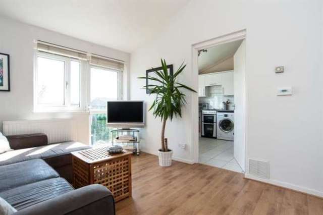  Image of 1 bedroom Flat for sale in Conistone Way London N7 at Islington London Caledonian Road, N7 9DD