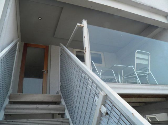  Image of 2 bedroom Apartment to rent in Oldham Road Manchester M4 at 1 Henry Street  Manchester City, M4 5DE