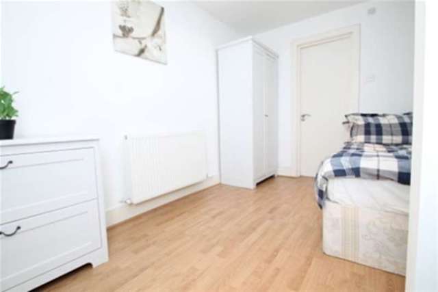  Image of 1 bedroom Flat to rent in Courthill Road London SE13 at London, SE13 6DW