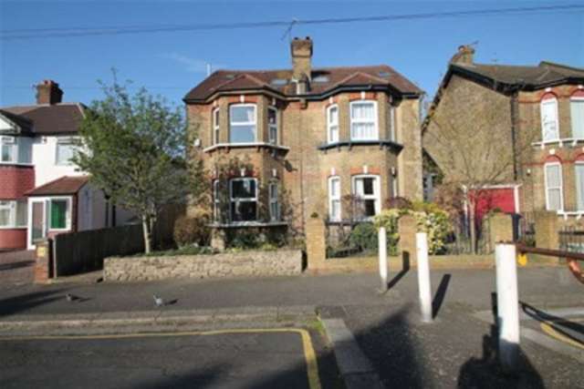  Image of 4 bedroom Detached house to rent in Courtney Road Croydon CR0 at Croydon, CR0 4LS