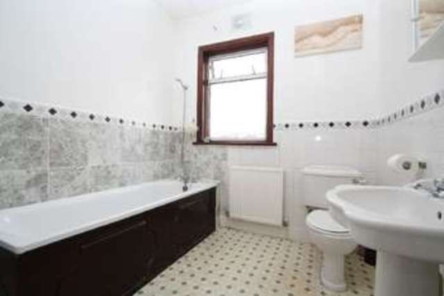  Image of 3 bedroom Property to rent in Crawford Gardens London N13 at Crawford Gardens London London, N13 5TD