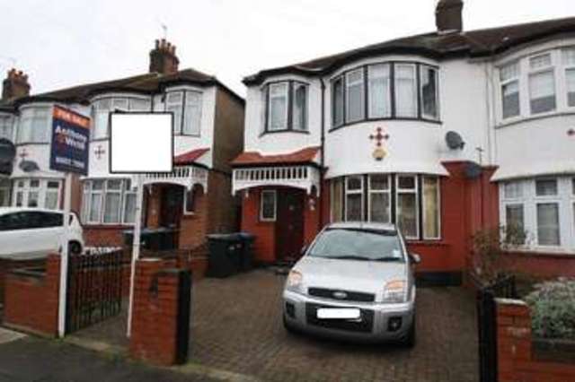  Image of 3 bedroom Property to rent in Crawford Gardens London N13 at Crawford Gardens London London, N13 5TD