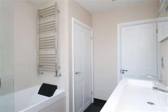  Image of 4 bedroom Detached house to rent in Croft Avenue West Wickham BR4 at West Wickham, BR4 0QJ