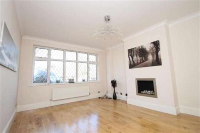  Image of 4 bedroom Detached house to rent in Croft Avenue West Wickham BR4 at West Wickham, BR4 0QJ