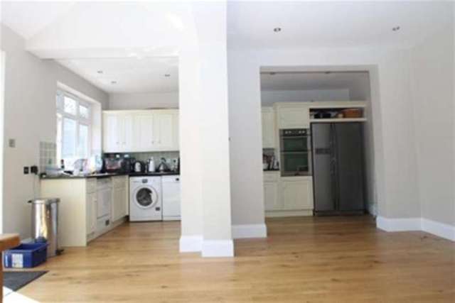  Image of 4 bedroom Detached house to rent in Croft Avenue West Wickham BR4 at West Wickham, BR4 0QJ