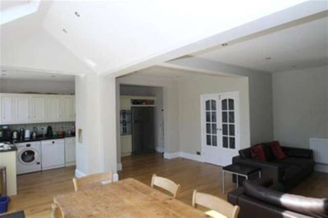  Image of 4 bedroom Detached house to rent in Croft Avenue West Wickham BR4 at West Wickham, BR4 0QJ