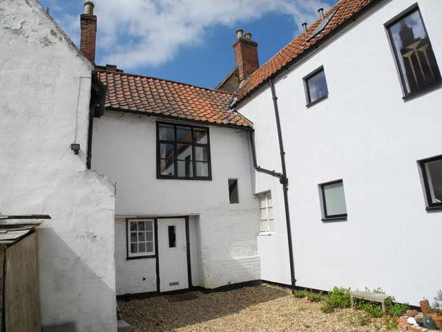  Image of 2 bedroom Flat to rent in Cross Street Bungay NR35 at Cross Street Bungay Suffolk, NR35 1AU
