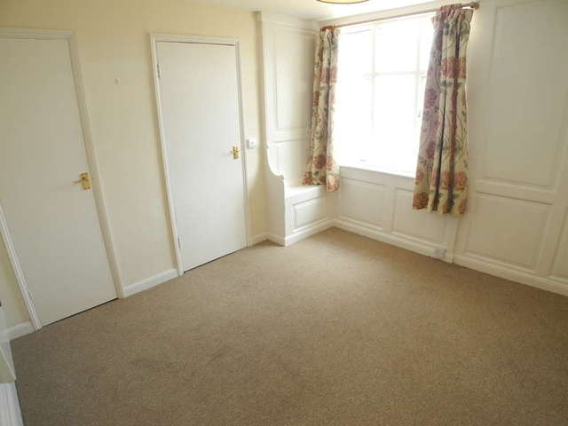  Image of 2 bedroom Flat to rent in Cross Street Bungay NR35 at Cross Street Bungay Suffolk, NR35 1AU