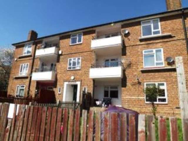  Image of 2 bedroom Flat for sale in Darlington Gardens Romford RM3 at Darlington Gardens Romford Harold Hill, RM3 7XJ