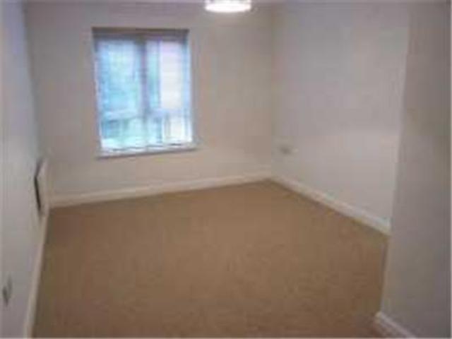 Image of 2 bedroom Flat to rent in Denmark Road Carshalton SM5 at 45 Denmark Road  Surrey, SM5 2HP