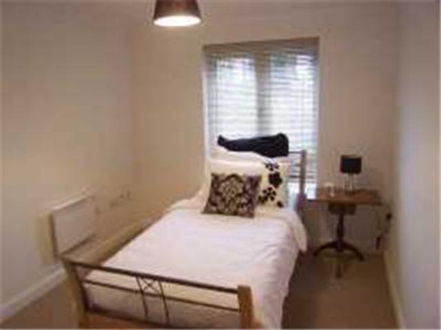  Image of 2 bedroom Flat to rent in Denmark Road Carshalton SM5 at 45 Denmark Road  Surrey, SM5 2HP