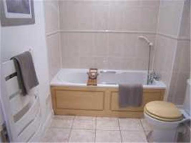  Image of 2 bedroom Flat to rent in Denmark Road Carshalton SM5 at 45 Denmark Road  Surrey, SM5 2HP