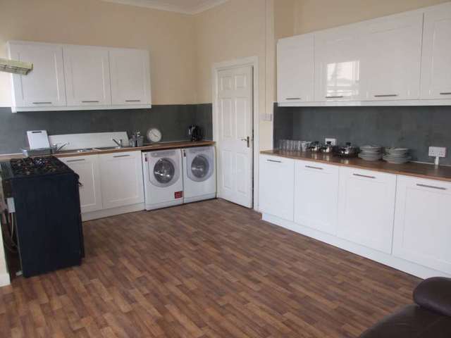  Image of 1 bedroom House Share to rent in Despenser Gardens Cardiff CF11 at Despenser Garden Riverside Cardiff, CF11 6AY