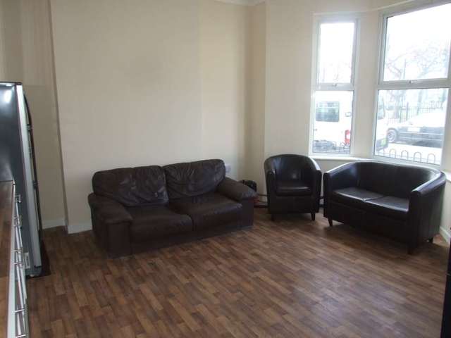  Image of 1 bedroom House Share to rent in Despenser Gardens Cardiff CF11 at Despenser Garden Riverside Cardiff, CF11 6AY