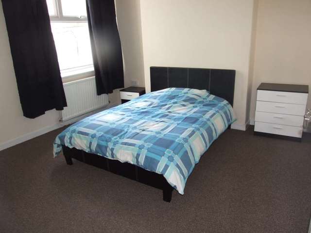  Image of 1 bedroom House Share to rent in Despenser Gardens Cardiff CF11 at Despenser Garden Riverside Cardiff, CF11 6AY