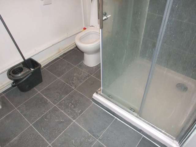  Image of 1 bedroom House Share to rent in Despenser Gardens Cardiff CF11 at Despenser Garden Riverside Cardiff, CF11 6AY