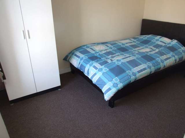  Image of 1 bedroom House Share to rent in Despenser Gardens Cardiff CF11 at Despenser Garden Riverside Cardiff, CF11 6AY