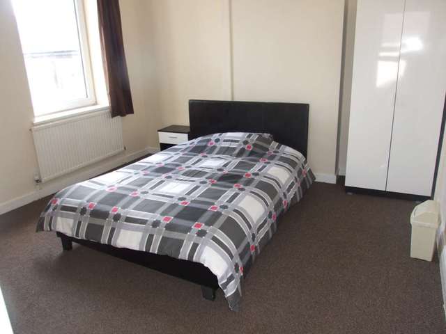  Image of 1 bedroom House Share to rent in Despenser Gardens Cardiff CF11 at Despenser Garden Riverside Cardiff, CF11 6AY