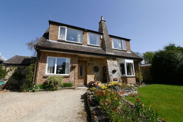  Image of 3 bedroom Detached house for sale in Martins Lane Dorchester-on-Thames Wallingford OX10 at 39 Martins Lane  Dorchester on Thames, OX10 7JE