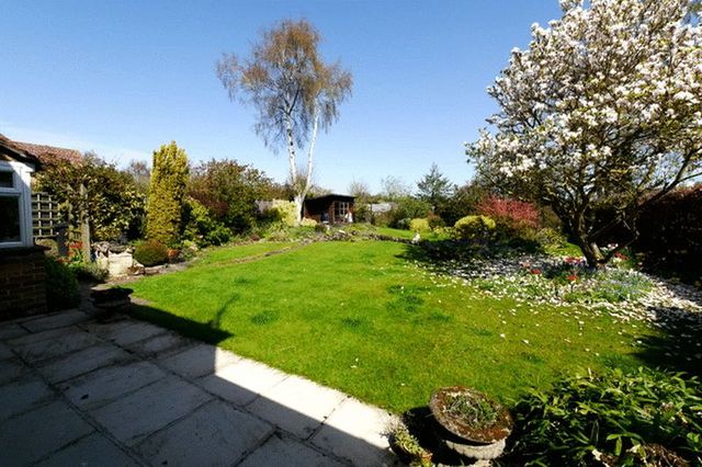  Image of 3 bedroom Detached house for sale in Martins Lane Dorchester-on-Thames Wallingford OX10 at 39 Martins Lane  Dorchester on Thames, OX10 7JE
