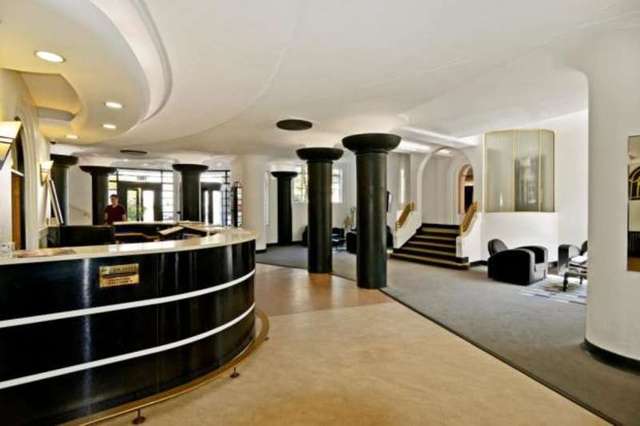  Image of 1 bedroom Flat for sale in Balham High Road London SW17 at Balham High Road London Upper Tooting, SW17 7JN