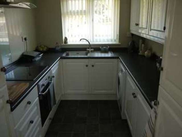  Image of 2 bedroom Flat to rent in Durston Close Street BA16 at Durston Close  Street, BA16 0JU