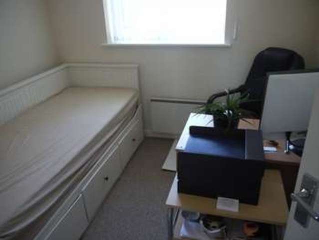  Image of 2 bedroom Flat to rent in Durston Close Street BA16 at Durston Close  Street, BA16 0JU