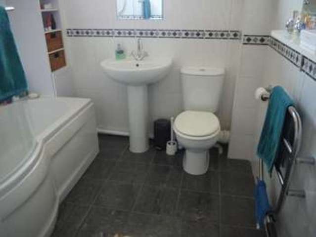  Image of 2 bedroom Flat to rent in Durston Close Street BA16 at Durston Close  Street, BA16 0JU