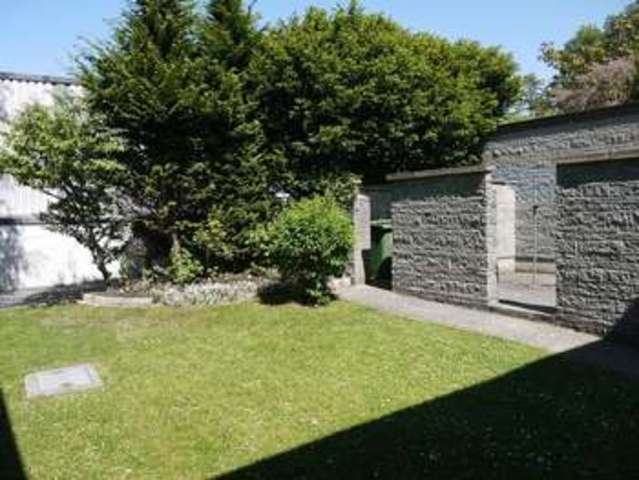  Image of 2 bedroom Flat to rent in Durston Close Street BA16 at Durston Close  Street, BA16 0JU