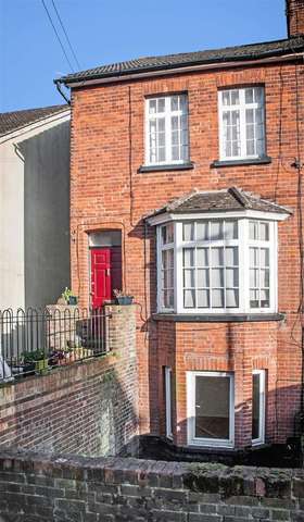  Image of 1 bedroom Ground Flat for sale in Earlsbrook Road Redhill RH1 at Redhill Surrey Redhill, RH1 6DP