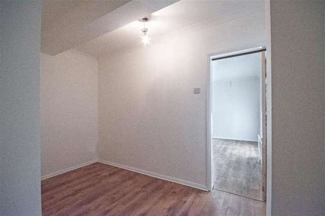  Image of 1 bedroom Ground Flat for sale in Earlsbrook Road Redhill RH1 at Redhill Surrey Redhill, RH1 6DP