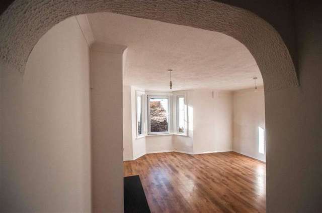  Image of 1 bedroom Ground Flat for sale in Earlsbrook Road Redhill RH1 at Redhill Surrey Redhill, RH1 6DP