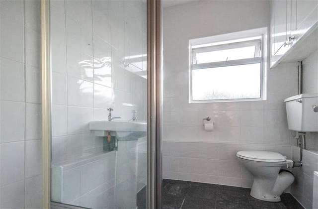  Image of 1 bedroom Ground Flat for sale in Earlsbrook Road Redhill RH1 at Redhill Surrey Redhill, RH1 6DP