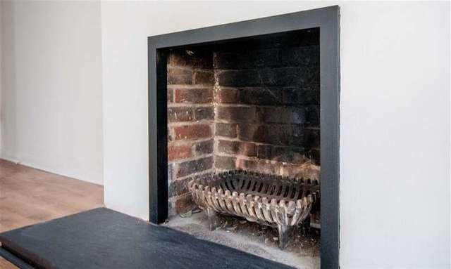  Image of 1 bedroom Ground Flat for sale in Earlsbrook Road Redhill RH1 at Redhill Surrey Redhill, RH1 6DP