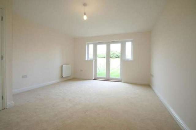  Image of 2 bedroom Detached house to rent in Empress Close Wick Littlehampton BN17 at Littlehampton Wick, BN17 7GZ