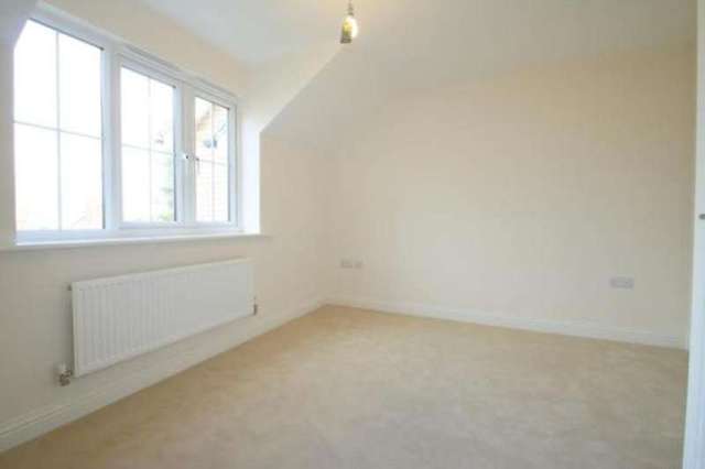  Image of 2 bedroom Detached house to rent in Empress Close Wick Littlehampton BN17 at Littlehampton Wick, BN17 7GZ