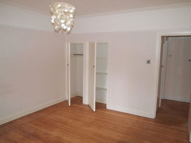  Image of 2 bedroom Flat to rent in South Street Epsom KT18 at South Street  Epsom, KT18 7QF