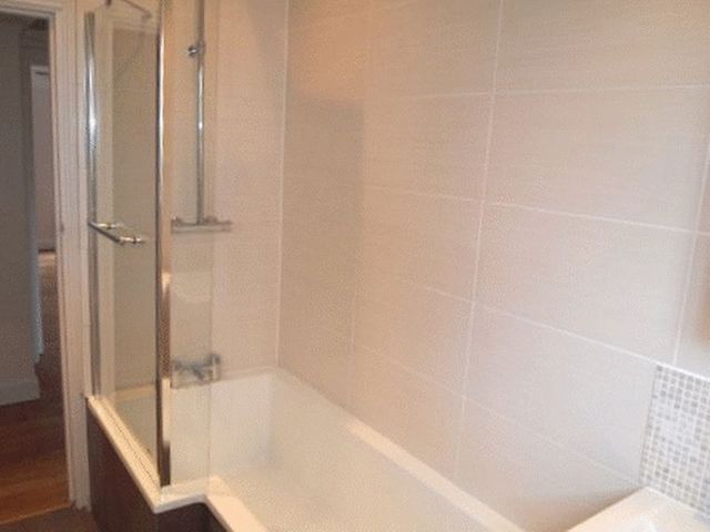  Image of 2 bedroom Flat to rent in South Street Epsom KT18 at South Street  Epsom, KT18 7QF