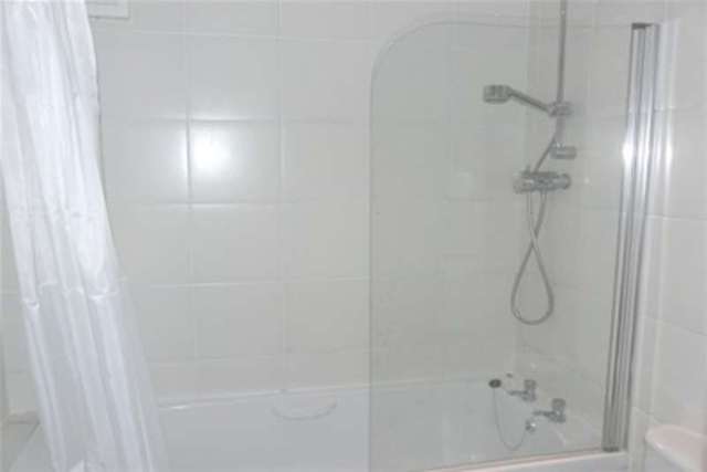  Image of 2 bedroom Flat to rent in The Beacon Exmouth EX8 at Exmouth, EX8 2AG