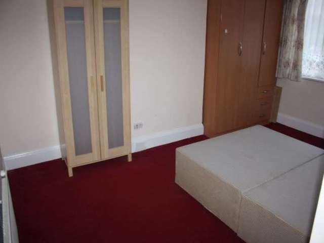  Image of 2 bedroom Maisonette to rent in Fairfield Crescent Edgware HA8 at EDGWARE EDGWARE, HA8 9AL
