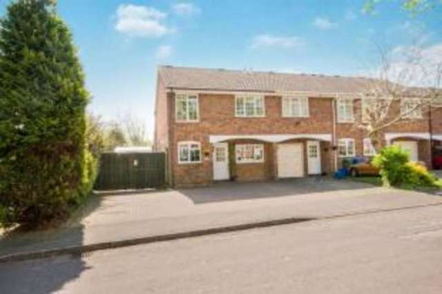  Image of 3 bedroom End of Terrace for sale in Malvern Road Farnborough GU14 at Farnborough Hampshire West Heath, GU14 9JJ