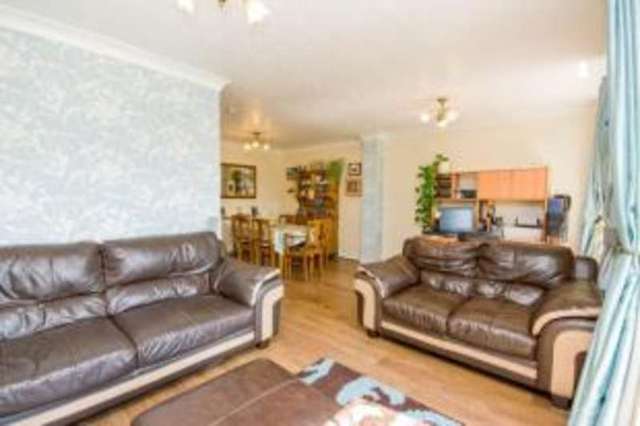  Image of 3 bedroom End of Terrace for sale in Malvern Road Farnborough GU14 at Farnborough Hampshire West Heath, GU14 9JJ